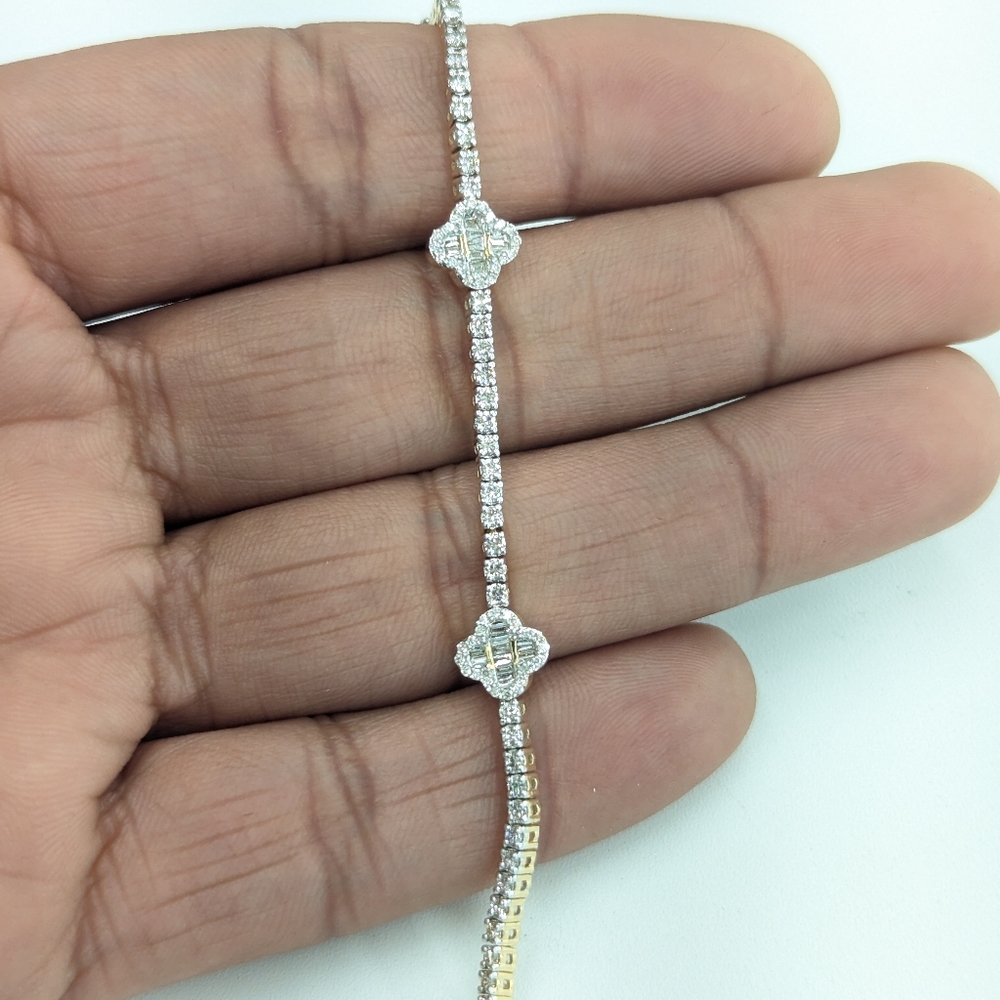 Real Diamond 10kt Yellow Gold Clover Style Bracelet 7 Inches